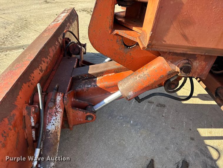 image for item EN0685 Ditch Witch R100 trencher