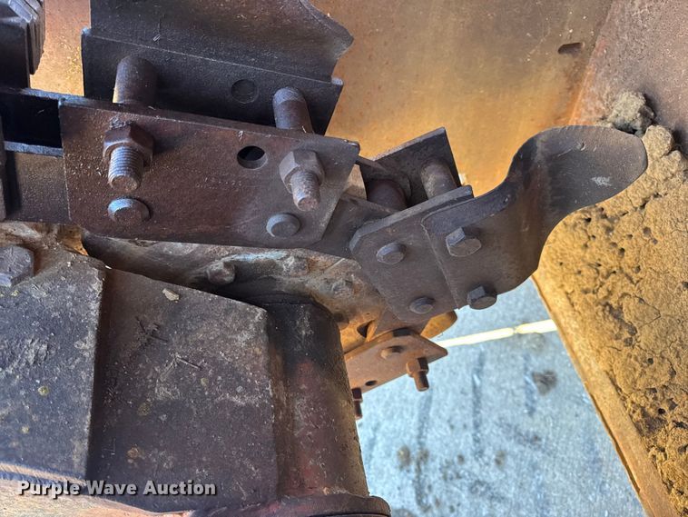 image for item EN0685 Ditch Witch R100 trencher