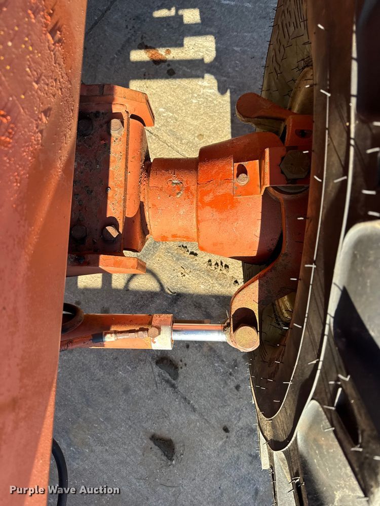 image for item EN0685 Ditch Witch R100 trencher