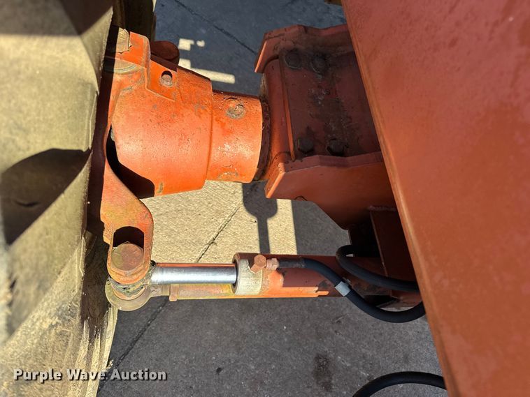 image for item EN0685 Ditch Witch R100 trencher