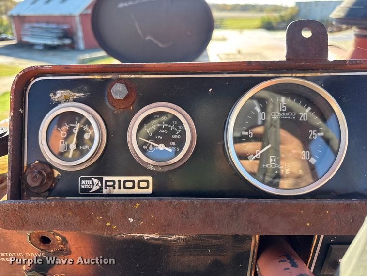 image for item EN0685 Ditch Witch R100 trencher