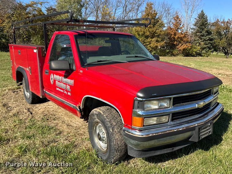 image for item EN0687 1999 Chevrolet C2500 utility bed pickup truck