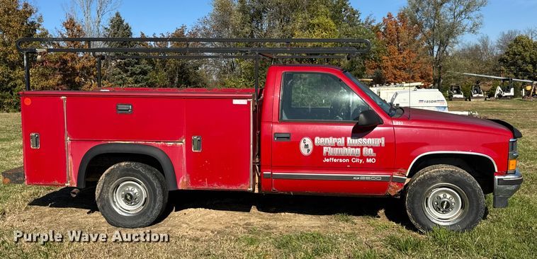 image for item EN0687 1999 Chevrolet C2500 utility bed pickup truck