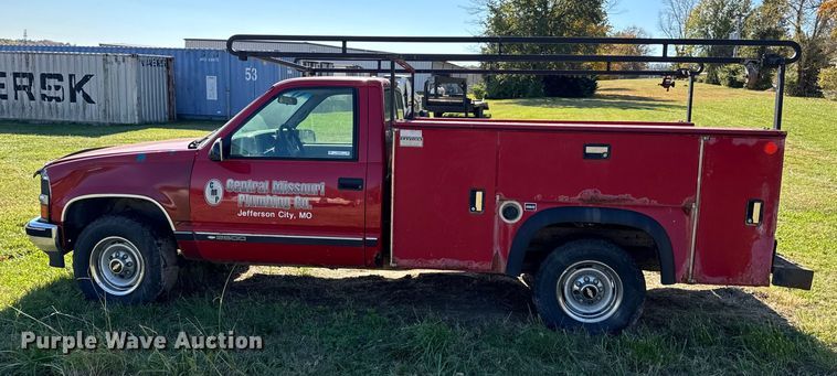 image for item EN0687 1999 Chevrolet C2500 utility bed pickup truck