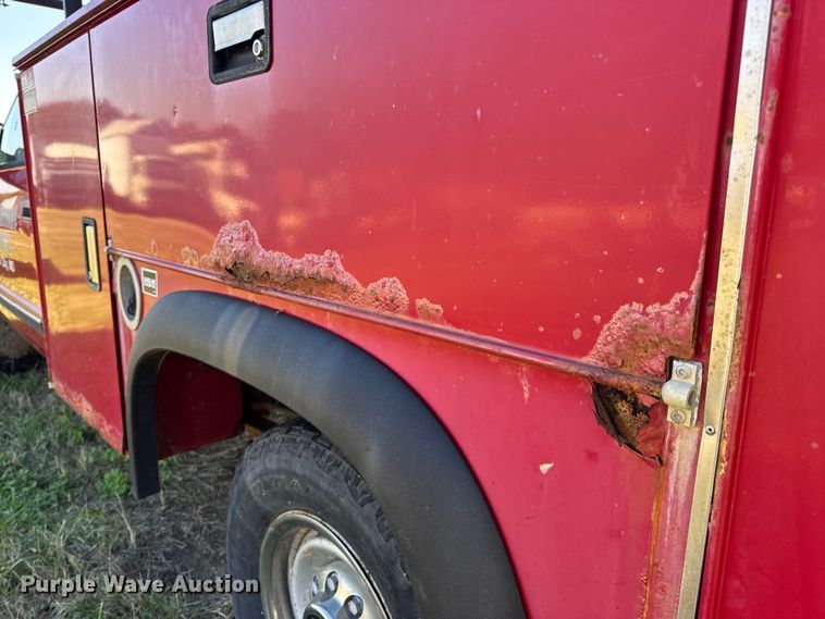 image for item EN0687 1999 Chevrolet C2500 utility bed pickup truck