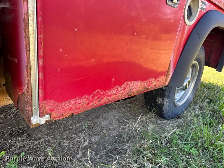 image for item EN0687 1999 Chevrolet C2500 utility bed pickup truck