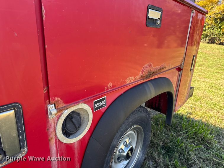 image for item EN0687 1999 Chevrolet C2500 utility bed pickup truck