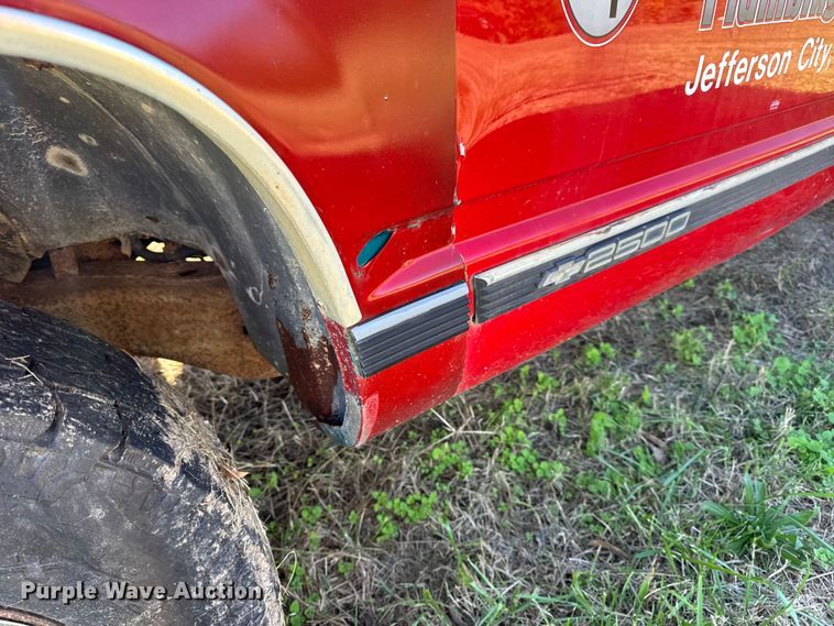 image for item EN0687 1999 Chevrolet C2500 utility bed pickup truck