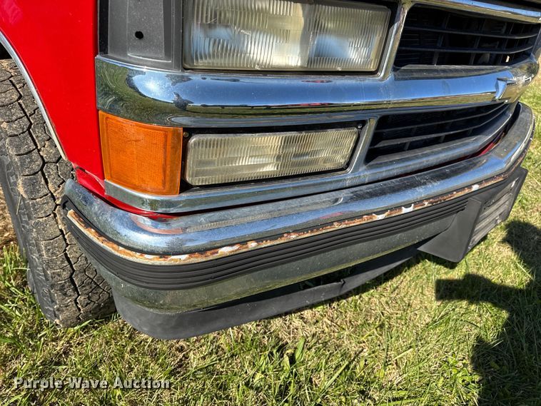 image for item EN0687 1999 Chevrolet C2500 utility bed pickup truck