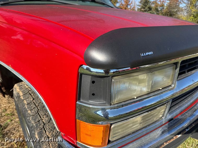 image for item EN0687 1999 Chevrolet C2500 utility bed pickup truck