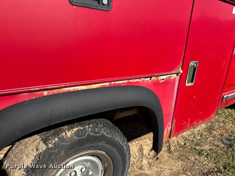 image for item EN0687 1999 Chevrolet C2500 utility bed pickup truck