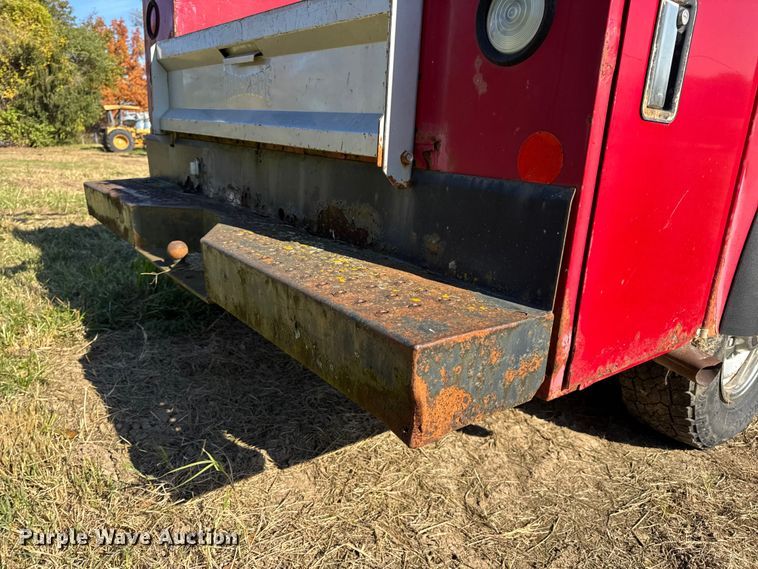 image for item EN0687 1999 Chevrolet C2500 utility bed pickup truck