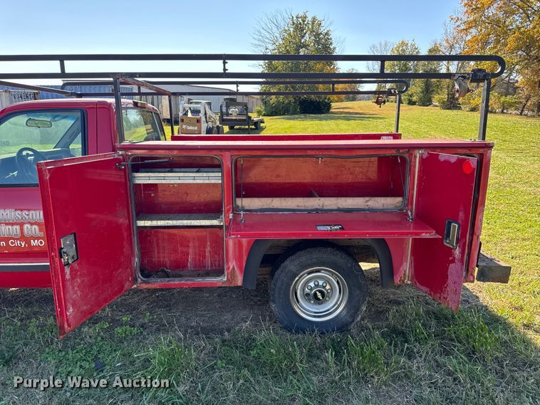 image for item EN0687 1999 Chevrolet C2500 utility bed pickup truck