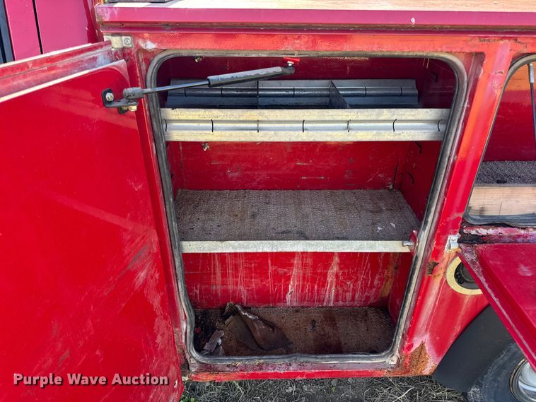 image for item EN0687 1999 Chevrolet C2500 utility bed pickup truck