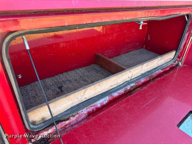 image for item EN0687 1999 Chevrolet C2500 utility bed pickup truck