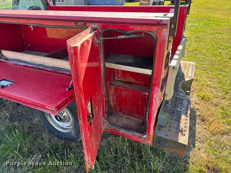 image for item EN0687 1999 Chevrolet C2500 utility bed pickup truck