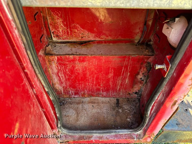 image for item EN0687 1999 Chevrolet C2500 utility bed pickup truck