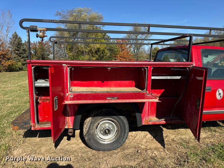 image for item EN0687 1999 Chevrolet C2500 utility bed pickup truck