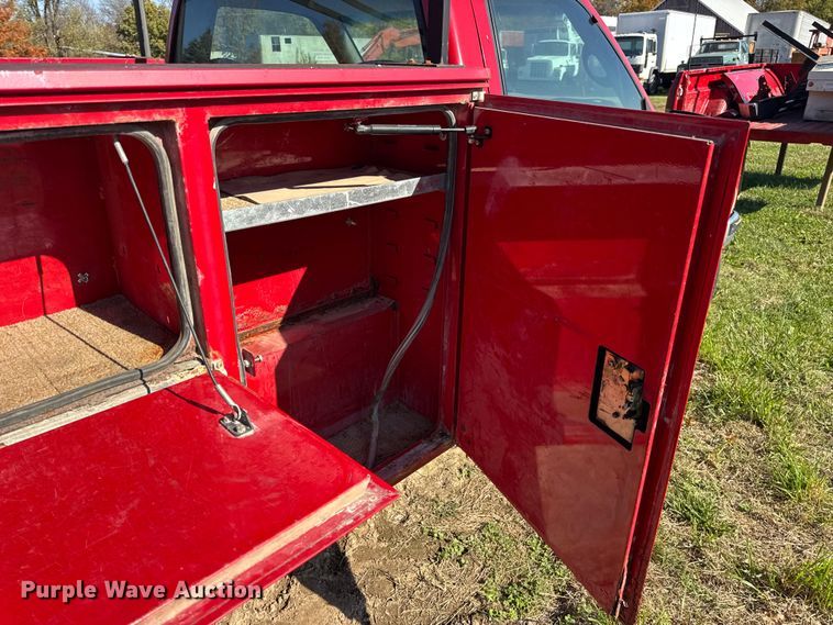 image for item EN0687 1999 Chevrolet C2500 utility bed pickup truck