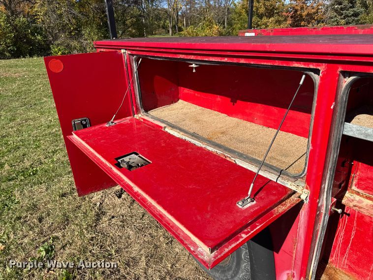 image for item EN0687 1999 Chevrolet C2500 utility bed pickup truck