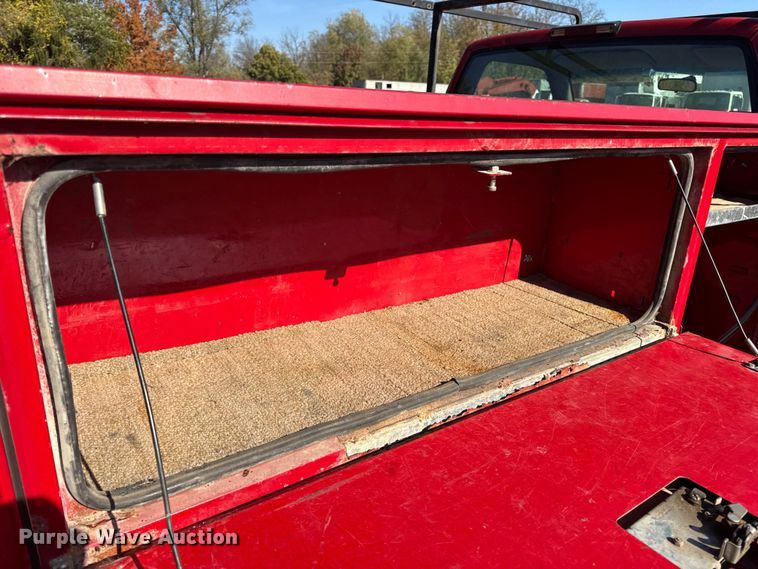 image for item EN0687 1999 Chevrolet C2500 utility bed pickup truck