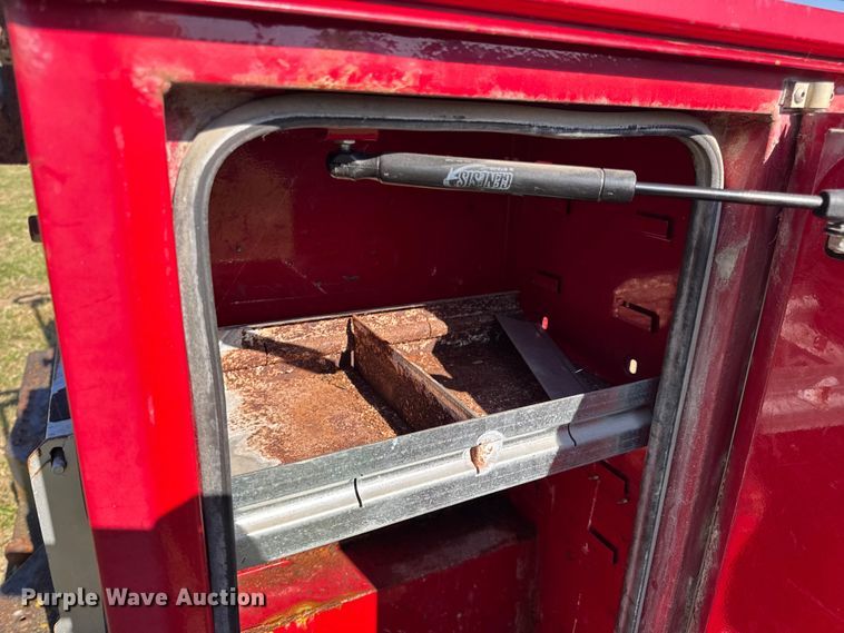 image for item EN0687 1999 Chevrolet C2500 utility bed pickup truck