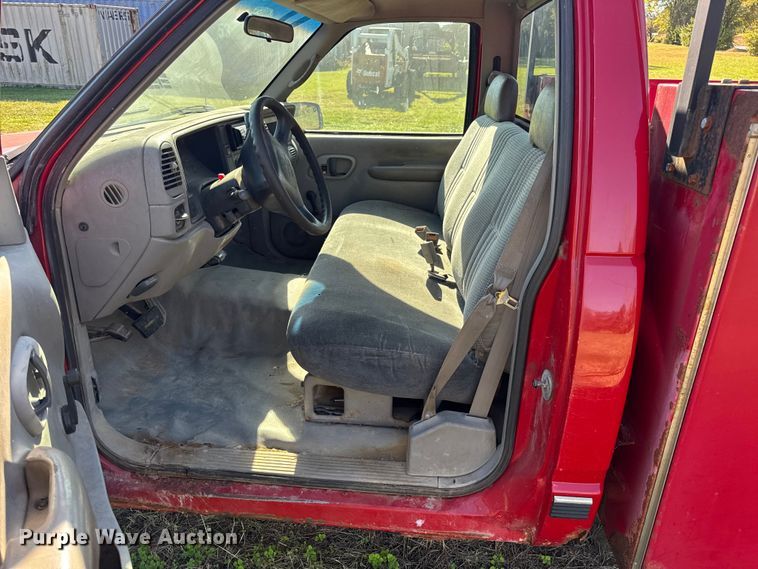 image for item EN0687 1999 Chevrolet C2500 utility bed pickup truck