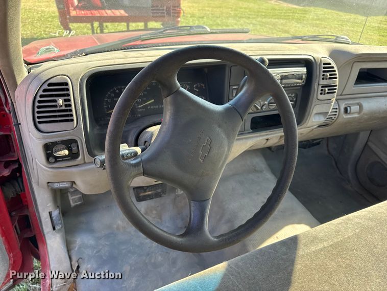 image for item EN0687 1999 Chevrolet C2500 utility bed pickup truck