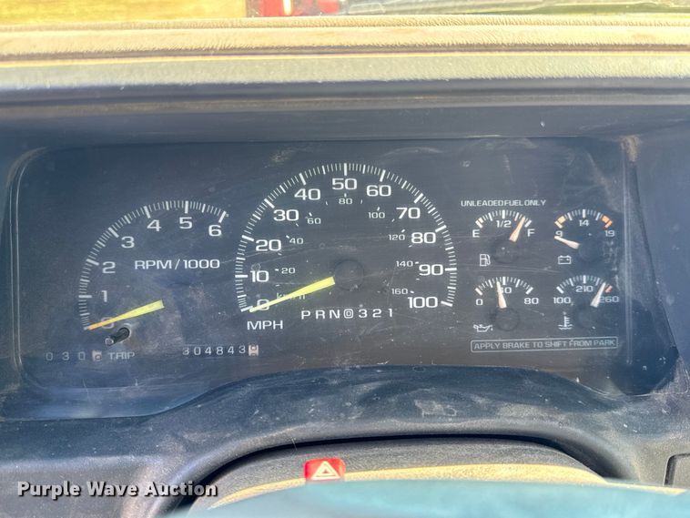 image for item EN0687 1999 Chevrolet C2500 utility bed pickup truck