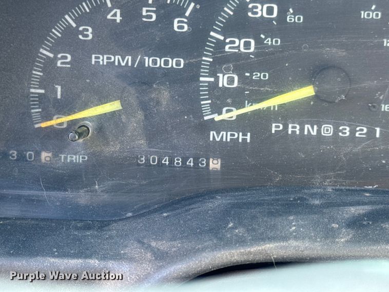 image for item EN0687 1999 Chevrolet C2500 utility bed pickup truck