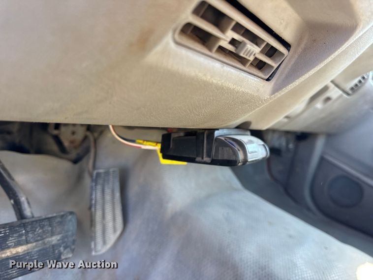 image for item EN0687 1999 Chevrolet C2500 utility bed pickup truck