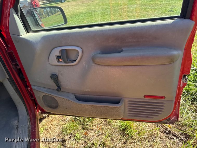 image for item EN0687 1999 Chevrolet C2500 utility bed pickup truck