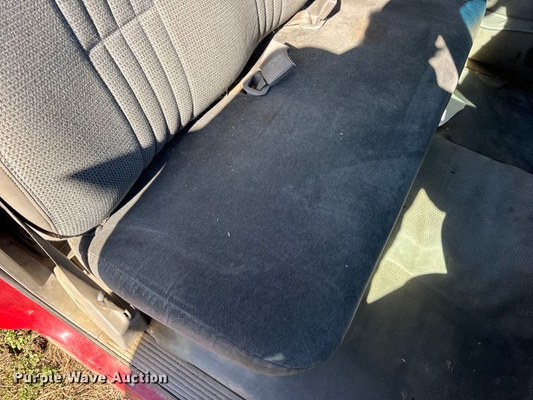 image for item EN0687 1999 Chevrolet C2500 utility bed pickup truck