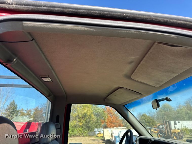 image for item EN0687 1999 Chevrolet C2500 utility bed pickup truck