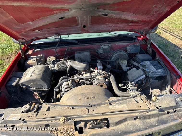 image for item EN0687 1999 Chevrolet C2500 utility bed pickup truck