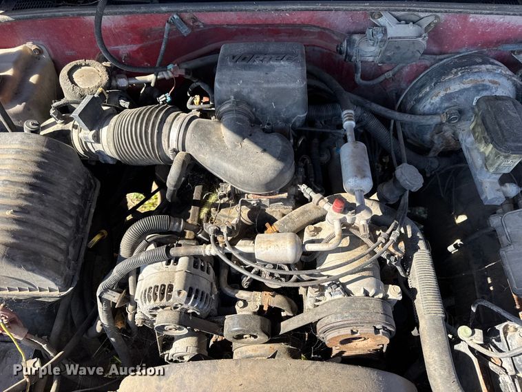 image for item EN0687 1999 Chevrolet C2500 utility bed pickup truck