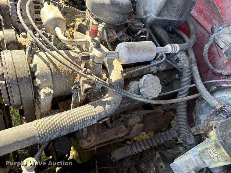 image for item EN0687 1999 Chevrolet C2500 utility bed pickup truck