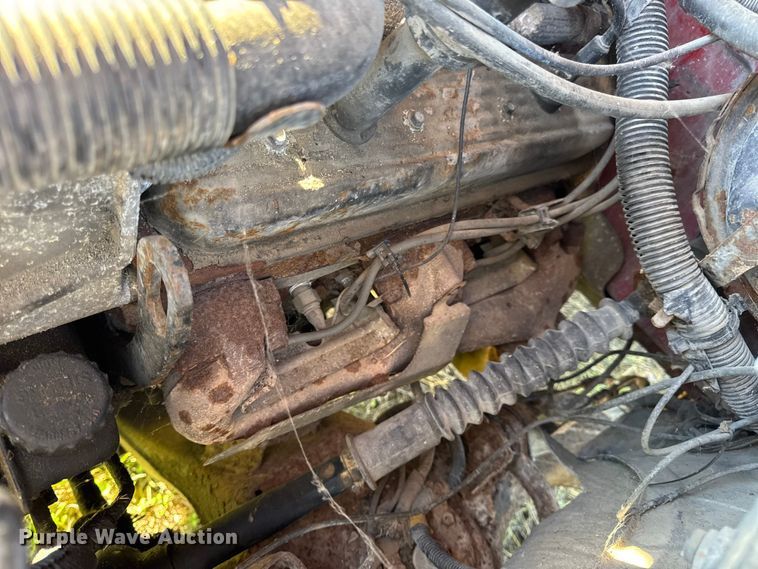 image for item EN0687 1999 Chevrolet C2500 utility bed pickup truck