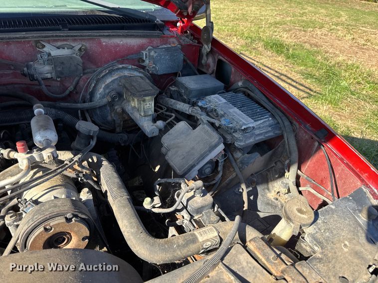 image for item EN0687 1999 Chevrolet C2500 utility bed pickup truck