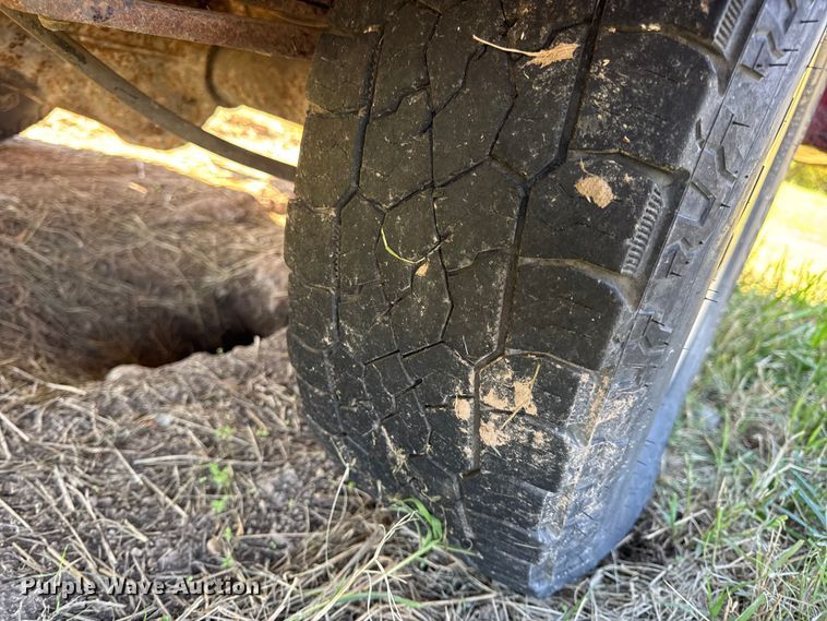 image for item EN0687 1999 Chevrolet C2500 utility bed pickup truck