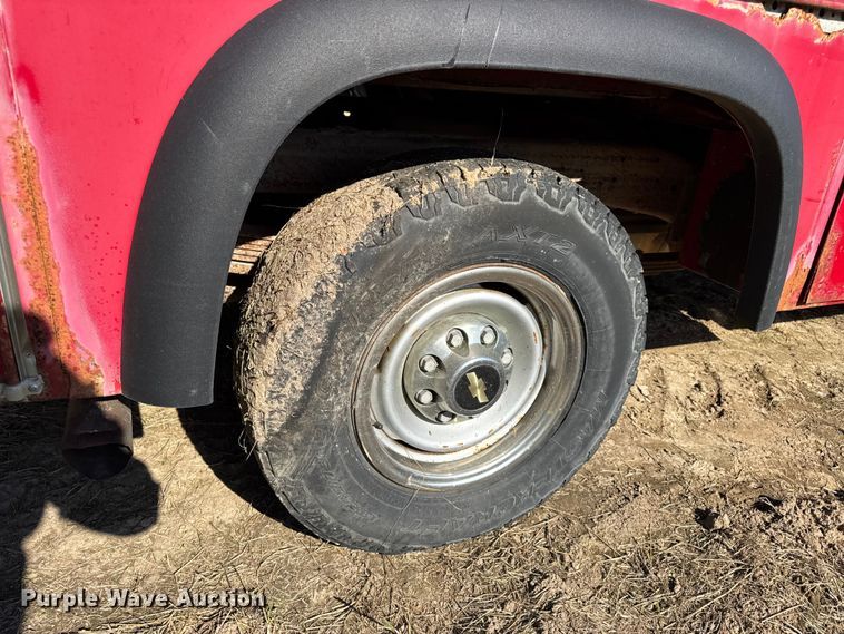 image for item EN0687 1999 Chevrolet C2500 utility bed pickup truck