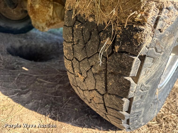 image for item EN0687 1999 Chevrolet C2500 utility bed pickup truck