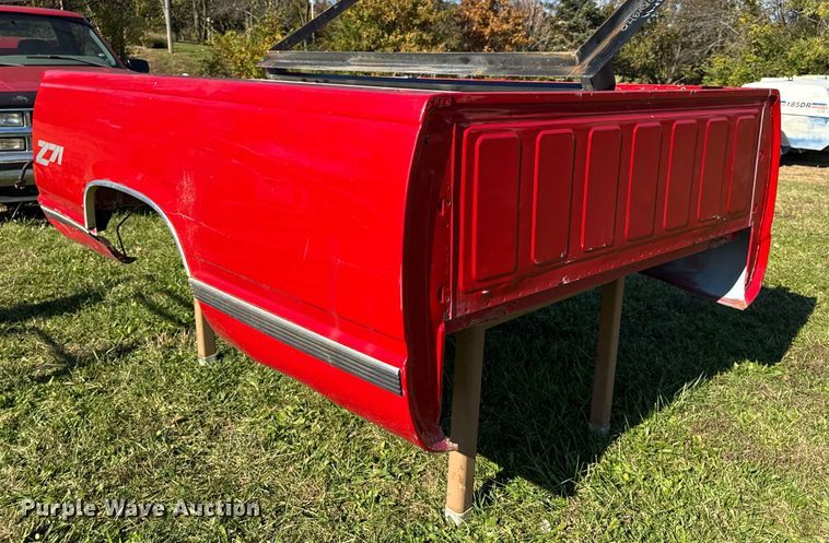 image for item EN0687 1999 Chevrolet C2500 utility bed pickup truck