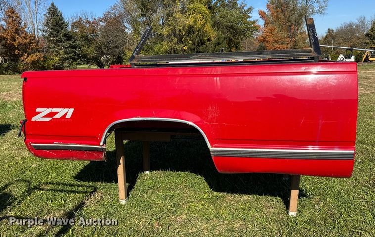 image for item EN0687 1999 Chevrolet C2500 utility bed pickup truck