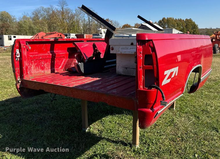 image for item EN0687 1999 Chevrolet C2500 utility bed pickup truck