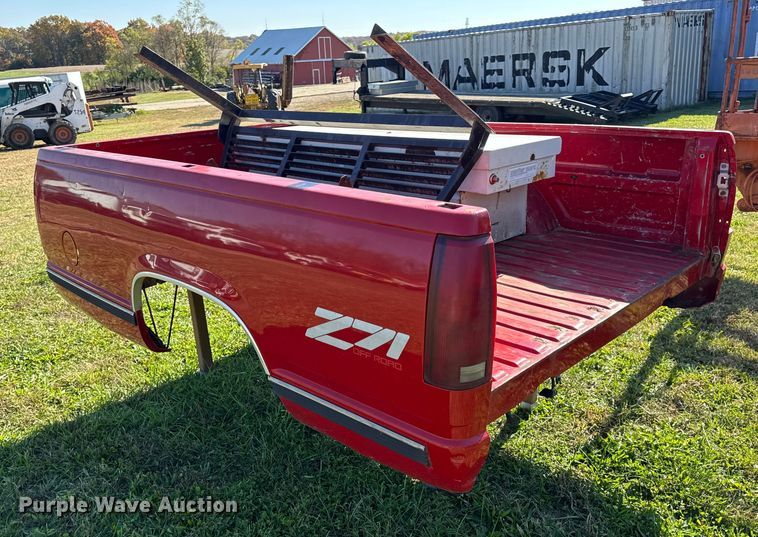 image for item EN0687 1999 Chevrolet C2500 utility bed pickup truck