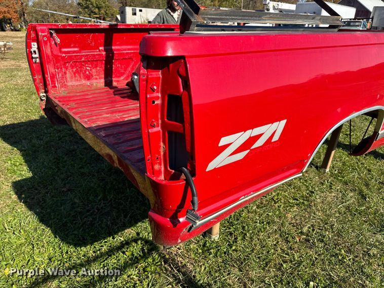 image for item EN0687 1999 Chevrolet C2500 utility bed pickup truck