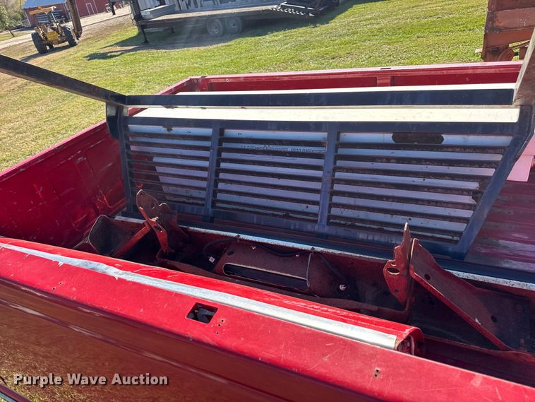 image for item EN0687 1999 Chevrolet C2500 utility bed pickup truck