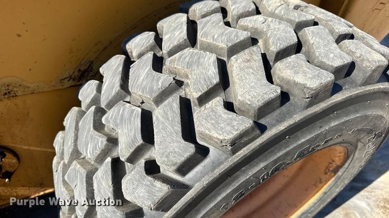 image for item EN0693 1996 Case 1845C skid steer loader