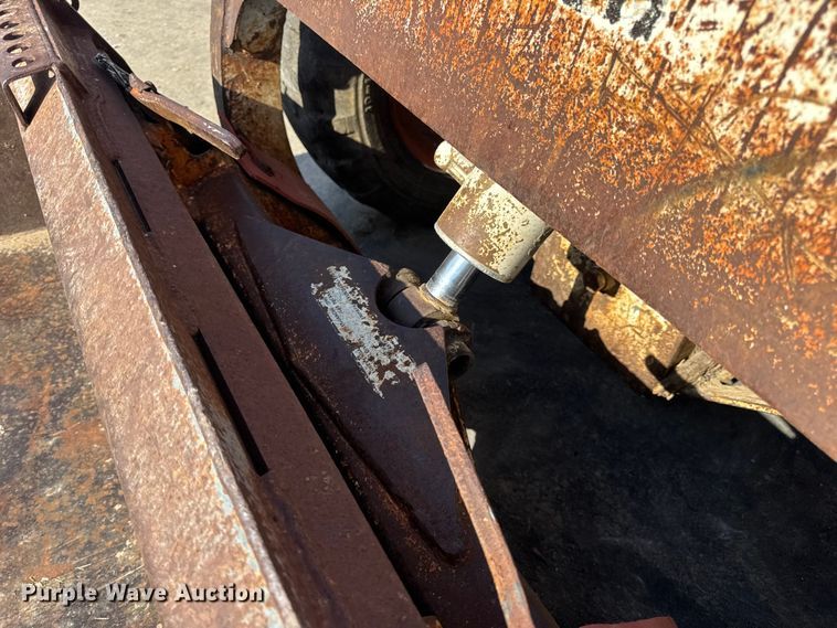 image for item EN0694 1984 Bobcat 743 skid steer loader